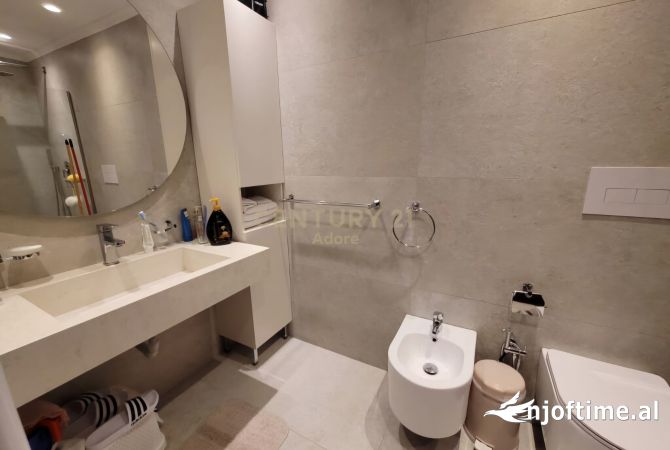 Shtepi ne shitje Apartament ne Tirane, 3+1, Mobilimi E mobiluar, Pagesa 260,000  Euro.