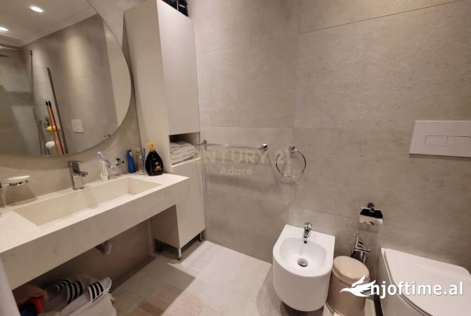 Shtepi ne shitje Apartament ne Tirane, 3+1, Mobilimi E mobiluar, Pagesa 260,000  Euro.