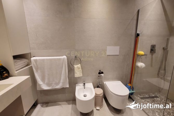 Shtepi ne shitje Apartament ne Tirane, 3+1, Mobilimi E mobiluar, Pagesa 260,000  Euro.