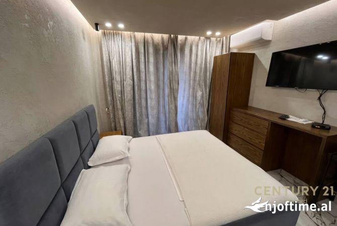 Ambient biznesi me qera 5+1 ne Tirane - 12,500 Euro