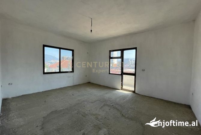 Ambient biznesi me qera 3+1 ne Tirane - 3,000 Euro