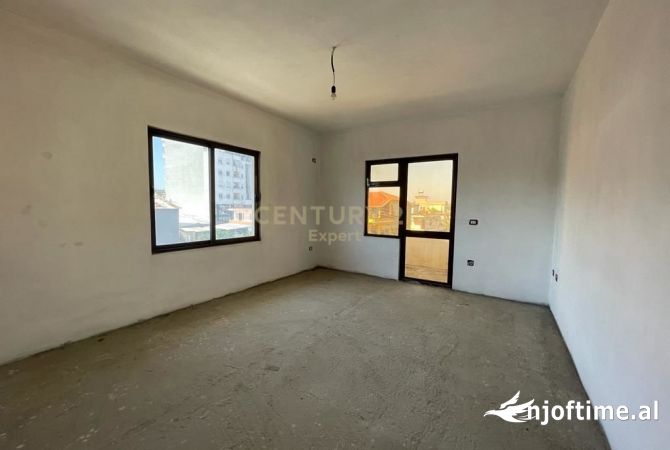 Ambient biznesi me qera 3+1 ne Tirane - 3,000 Euro