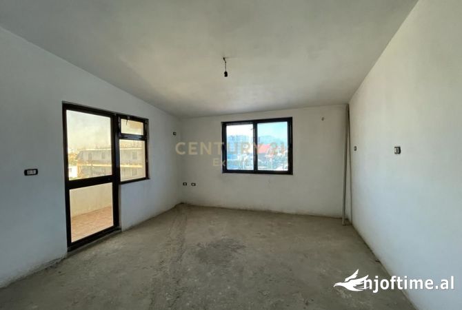 Ambient biznesi me qera 3+1 ne Tirane - 3,000 Euro