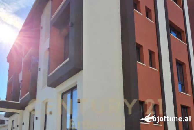 Ambient biznesi me qera 5+1 ne Tirane - 8,000 Euro