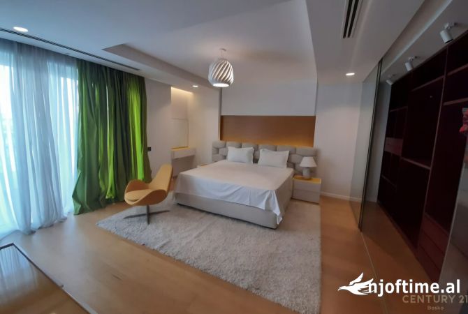 Shtepi ne shitje Penthose(kati i fundit panoramik) ne Tirane, 4+1, Mobilimi E mobiluar, Pagesa 850,000  Euro.