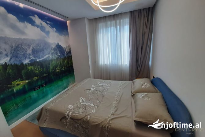 Shtepi ne shitje Penthose(kati i fundit panoramik) ne Tirane, 4+1, Mobilimi E mobiluar, Pagesa 850,000  Euro.