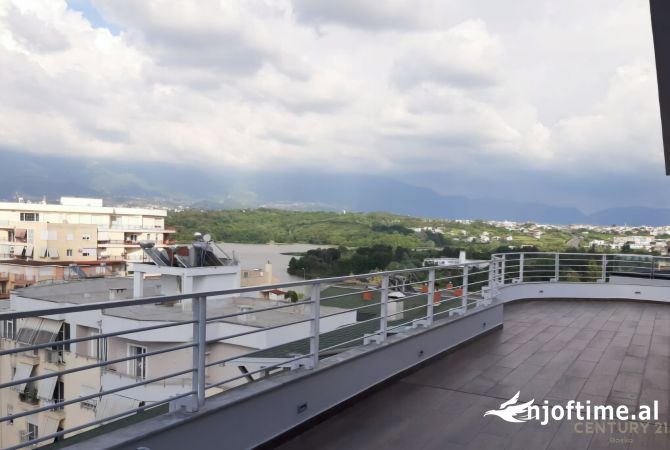 Shtepi ne shitje Penthose(kati i fundit panoramik) ne Tirane, 4+1, Mobilimi E mobiluar, Pagesa 850,000  Euro.