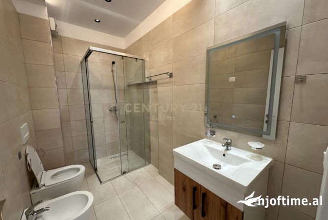 Shtepi me qera Apartament ne Tirane, 2+1, Mobilimi E mobiluar, Pagesa 900  Euro.