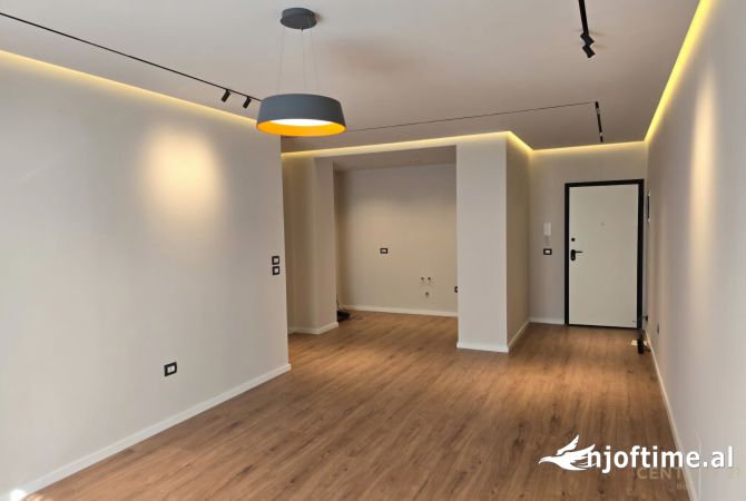 Shtepi ne shitje Apartament ne Tirane, 2+1, Mobilimi Bosh, pa mobiluar, Pagesa 309,650  Euro.
