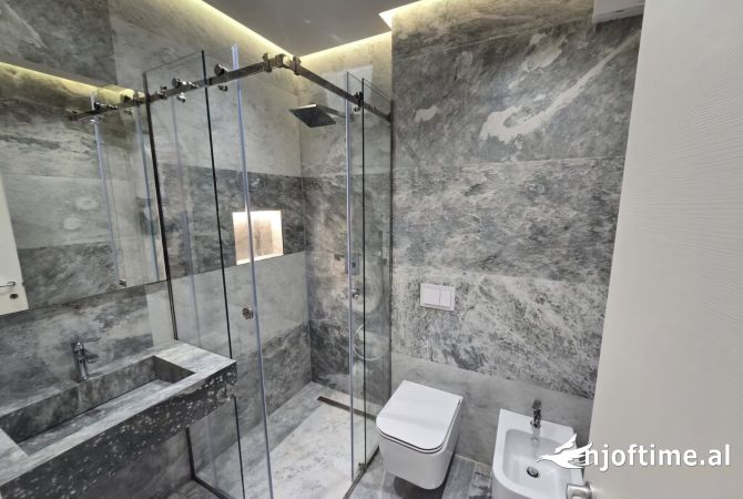 Shtepi ne shitje Apartament ne Tirane, 2+1, Mobilimi Bosh, pa mobiluar, Pagesa 309,650  Euro.