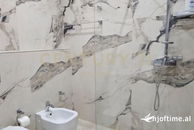 Shtepi ne shitje Apartament ne Tirane, 2+1, Mobilimi E mobiluar, Pagesa 270,000  Euro.