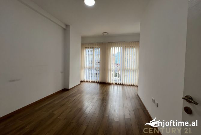 Ambient biznesi me qera 3+1 ne Tirane - 700 Euro