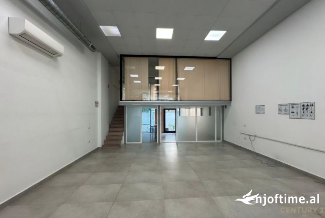 Ambient per Zyre/Klinike me Qira – Komuna e Parisit