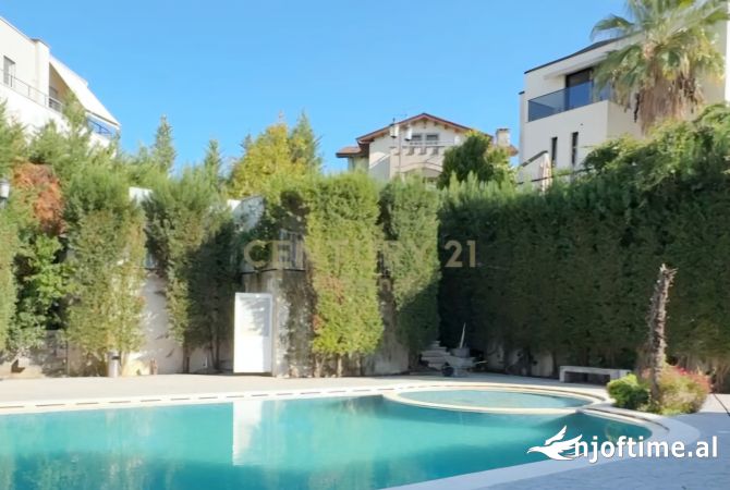 Shtepi ne shitje Vila Luksoze ne Tirane, 3+1, Mobilimi Bosh, pa mobiluar, Pagesa 950,000  Euro.