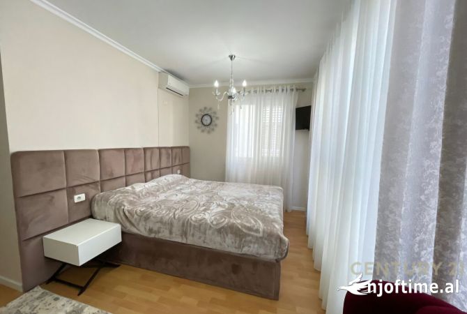 Shtepi me qera 4+1 ne Tirane - 1,500 Euro