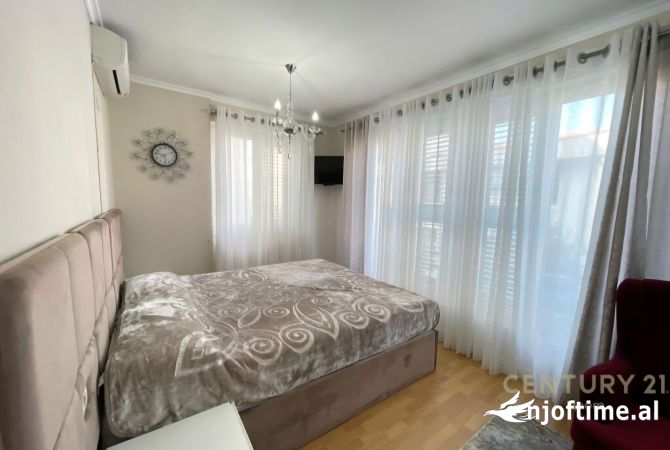 Shtepi me qera Duplex(shtepi me 2 kate) ne Tirane, 4+1, Mobilimi E mobiluar, Pagesa 1,500  Euro.
