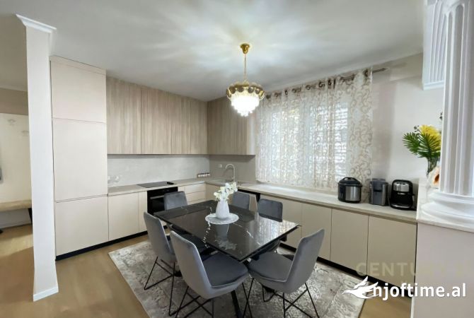 Shtepi me qera Duplex(shtepi me 2 kate) ne Tirane, 4+1, Mobilimi E mobiluar, Pagesa 1,500  Euro.