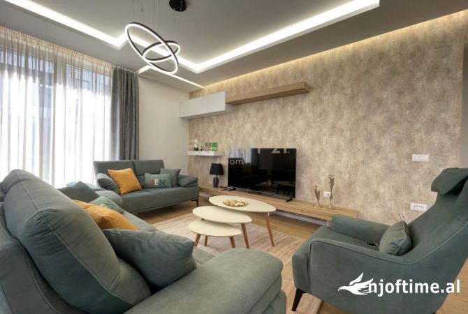 Shtepi me qera 3+1 ne Tirane - 2,300 Euro