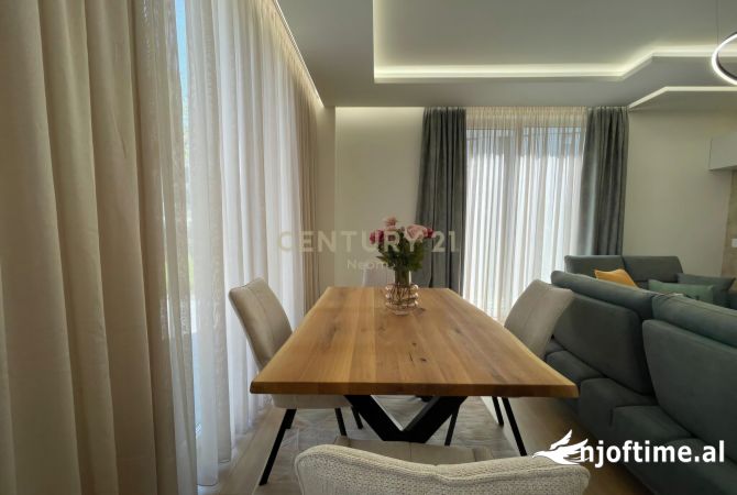 Shtepi me qera 3+1 ne Tirane - 2,300 Euro