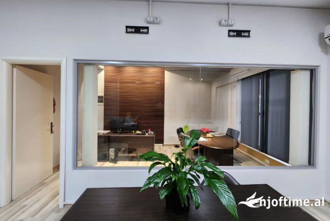 Ambient biznesi me qera 3+1 ne Tirane - 1,500 Euro