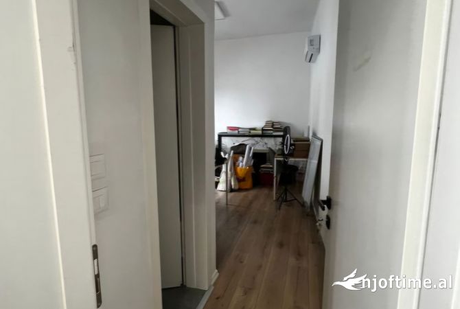 Ambient biznesi me qera 3+1 ne Tirane - 2,200 Euro