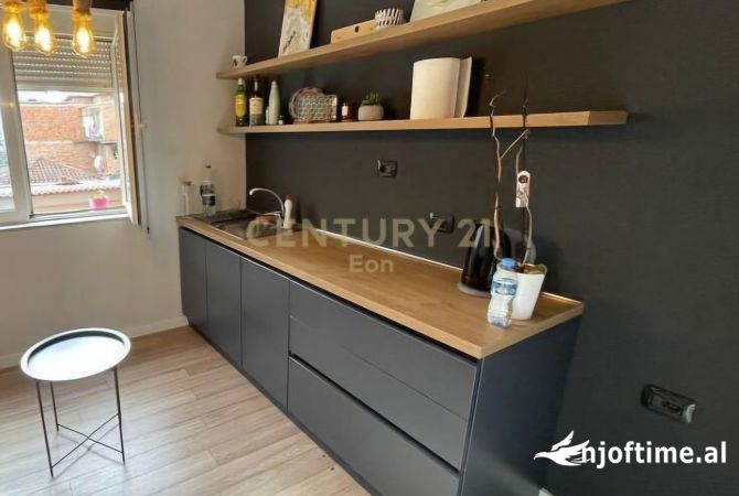 Ambient biznesi me qera 3+1 ne Tirane - 550 Euro