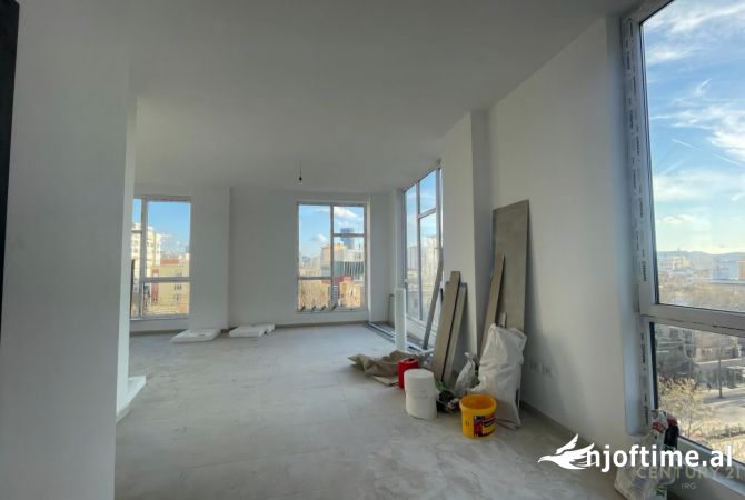 Ambient biznesi me qera 3+1 ne Tirane - 1,000 Euro