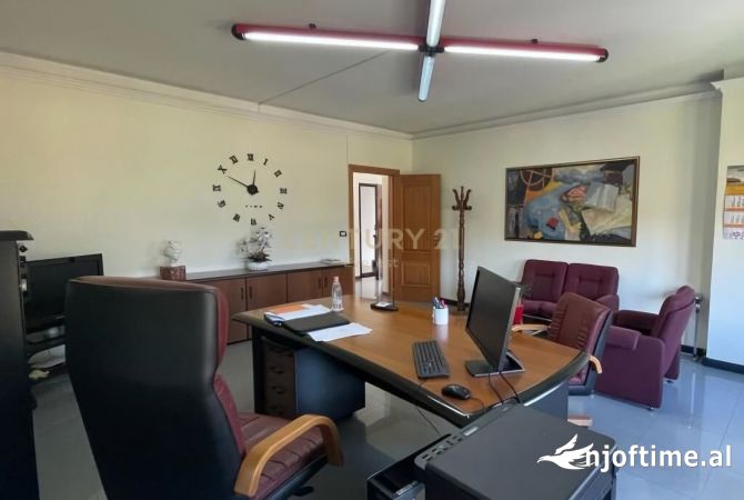 Ambient biznesi me qera 3+1 ne Tirane - 1,000 Euro