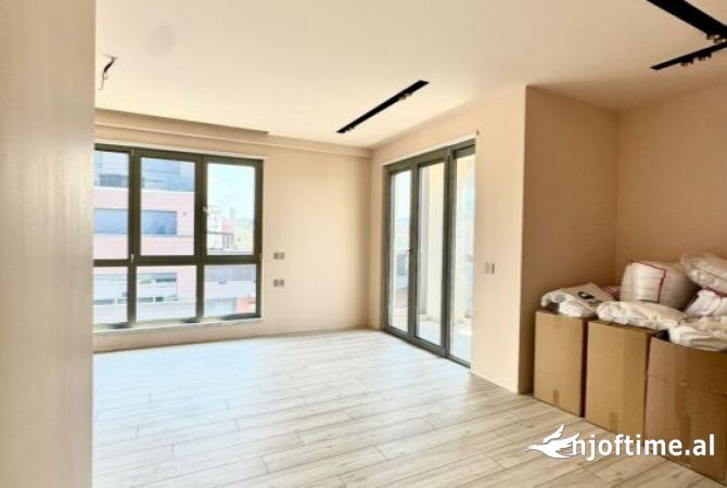 Ambient biznesi me qera 3+1 ne Tirane - 1,700 Euro