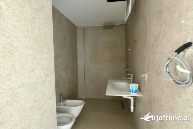 Ambient per Zyra me Qira - Rruga e Kavajes, Tirana