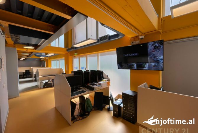 Ambient biznesi me qera 3+1 ne Tirane - 6,500 Euro
