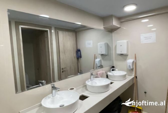 Ambient per Zyra me Qira tek Rruga e Barrikadave