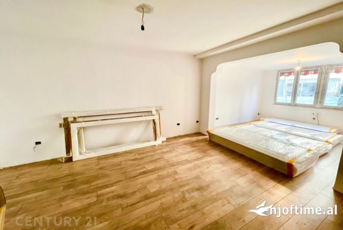 Ambient biznesi me qera 3+1 ne Tirane - 1,100 Euro