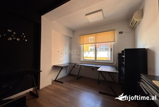 Ambient biznesi me qera 3+1 ne Tirane - 1,400 Euro