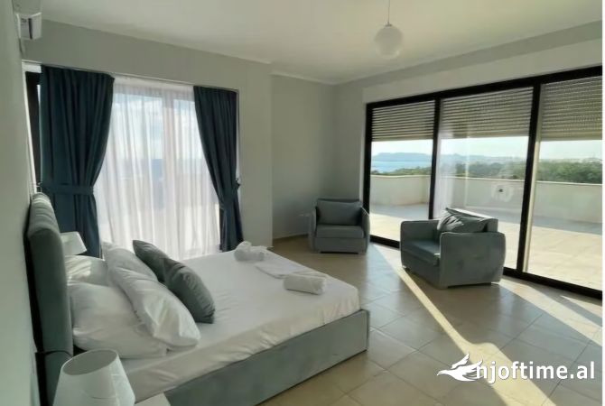 Shtepi ne shitje Penthose(kati i fundit panoramik) ne Durres, 2+1, Mobilimi E mobiluar, Pagesa 220,000  Euro.