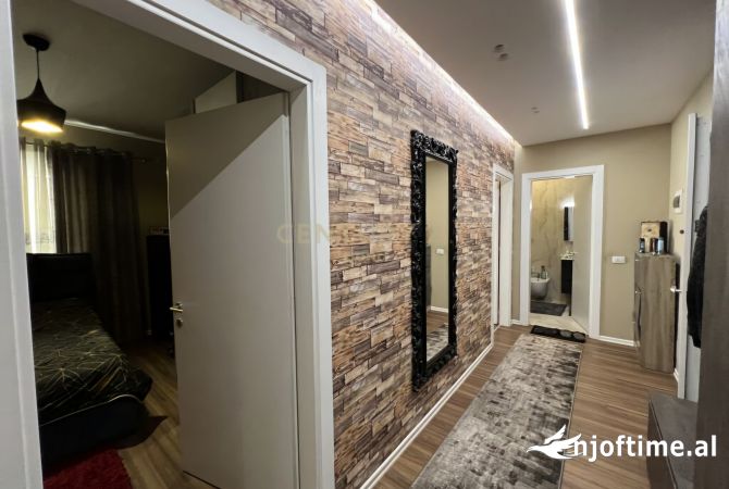 Shtepi ne shitje Apartament ne Tirane, 2+1, Mobilimi E mobiluar, Pagesa 168,000  Euro.