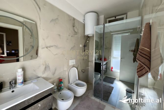 Shtepi ne shitje Apartament ne Tirane, 2+1, Mobilimi E mobiluar, Pagesa 168,000  Euro.