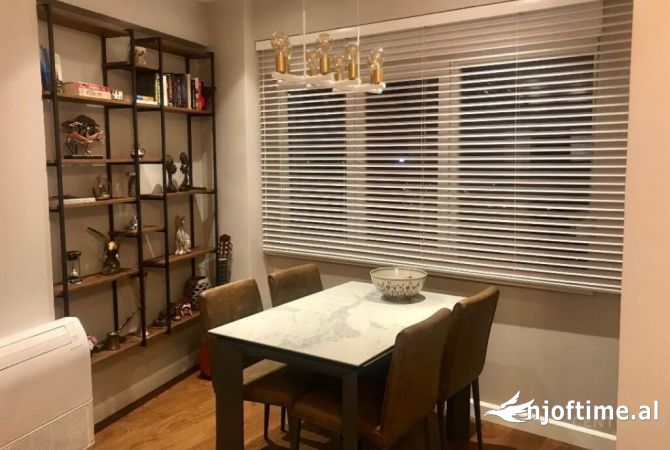 Shtepi me qera Apartament ne Tirane, 2+1, Mobilimi E mobiluar, Pagesa 1,100  Euro.