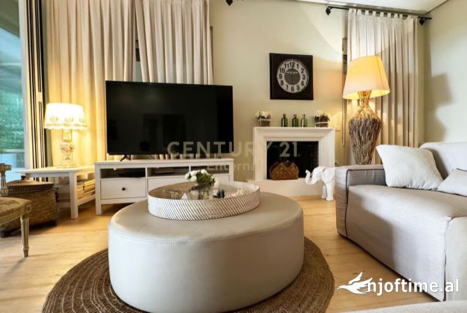 Shtepi ne shitje Vila Luksoze ne Durres, 4+1, Mobilimi E mobiluar, Pagesa 1,200,000  Euro.