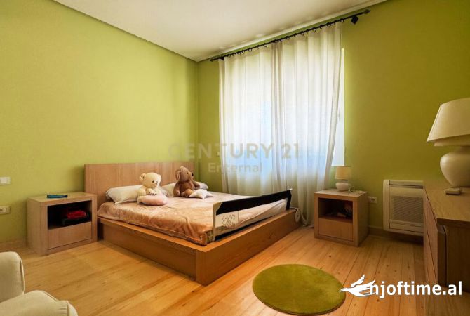 Shtepi ne shitje Vila Luksoze ne Durres, 4+1, Mobilimi E mobiluar, Pagesa 1,200,000  Euro.