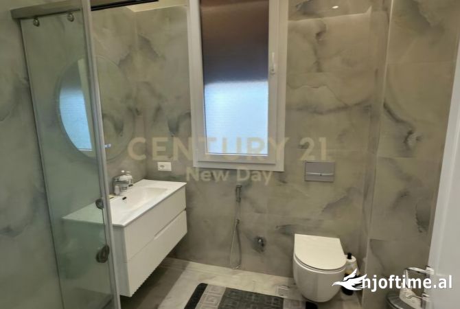 Shtepi ne shitje Vila Luksoze ne Durres, 3+1, Mobilimi E mobiluar, Pagesa 398,000  Euro.