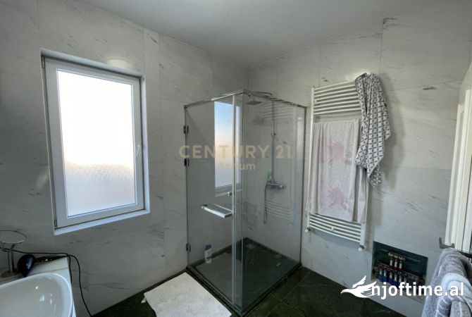 Shtepi ne shitje Apartament ne Tirane, 4+1, Mobilimi E mobiluar, Pagesa 450,000  Euro.