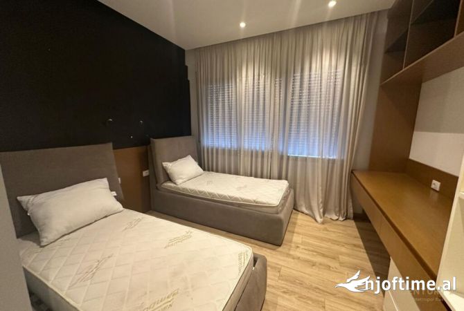 Shtepi ne shitje Apartament ne Tirane, 3+1, Mobilimi E mobiluar, Pagesa 320,000  Euro.