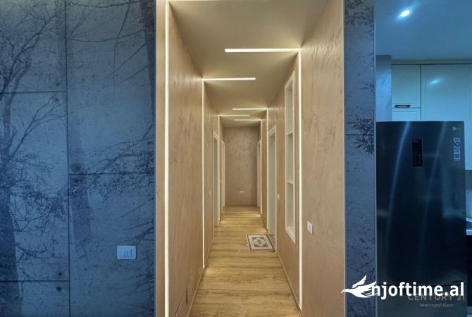 Shtepi ne shitje Apartament ne Tirane, 3+1, Mobilimi E mobiluar, Pagesa 320,000  Euro.