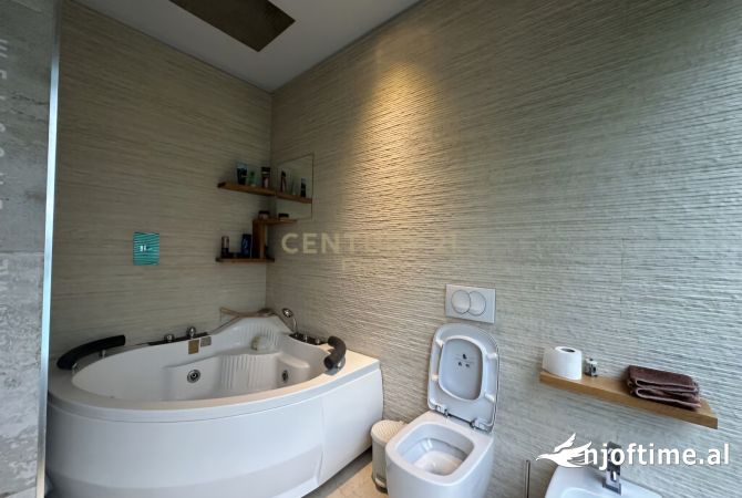 Shtepi ne shitje Penthose(kati i fundit panoramik) ne Tirane, 4+1, Mobilimi E mobiluar, Pagesa 465,000  Euro.