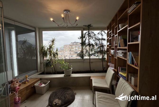 Shtepi ne shitje Penthose(kati i fundit panoramik) ne Tirane, 4+1, Mobilimi E mobiluar, Pagesa 465,000  Euro.