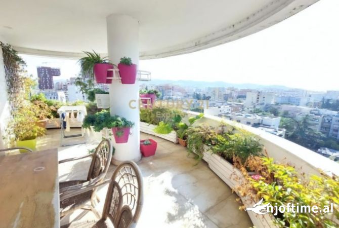 Shtepi ne shitje Penthose(kati i fundit panoramik) ne Tirane, 4+1, Mobilimi E mobiluar, Pagesa 465,000  Euro.