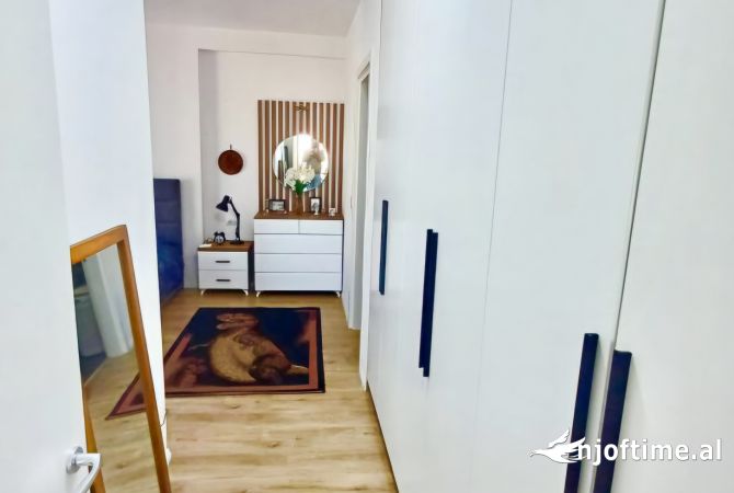 Shtepi ne shitje Apartament ne Tirane, 2+1, Mobilimi E mobiluar, Pagesa 139,500  Euro.