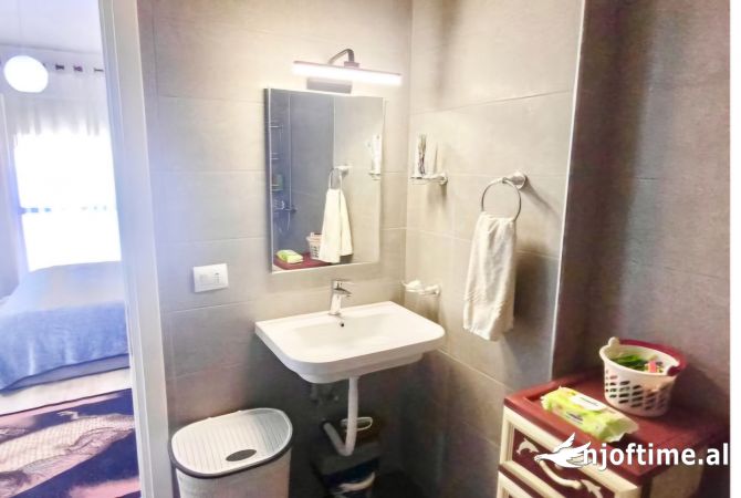 Shtepi ne shitje Apartament ne Tirane, 2+1, Mobilimi E mobiluar, Pagesa 139,500  Euro.