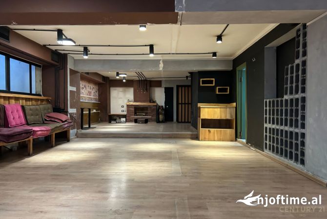 Ambient biznesi me qera 2+1 ne Tirane - 1,800 Euro